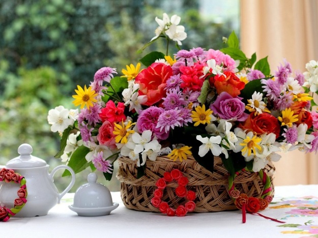 flower-arrangement-in-saigon-vietnam